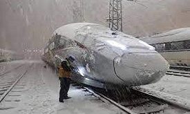 暴雪下高鐵停滯,綠皮火車卻風馳電掣,為何不怕暴雪